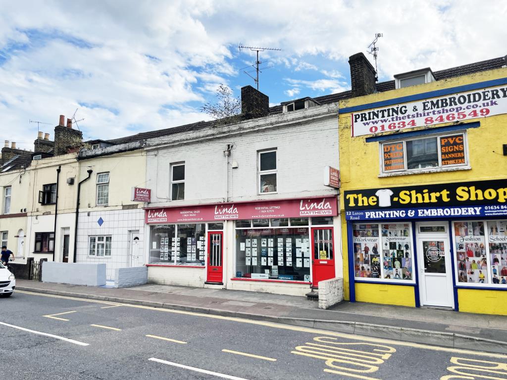 Lot: 130 - LARGE ADJOINING PROPERTIES WITH LAND TO REAR WITH PREVIOUS PLANNING PERMISSION FOR CONVERSION -